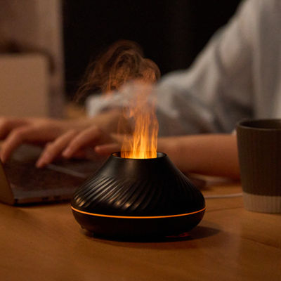 Bom preço Dropshipping Mais recente RGB Luz Flame Aroma Diffuser 130Ml 3d Colorido Flame Humidifier Fogo Vulcão Diffuser Dropshipping on-line